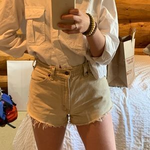 Levi tan shorts